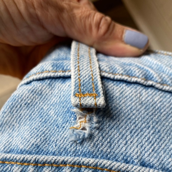 512 Levi’s orange tab light wash high rise distress jeans. 30 - Picture 16 of 16
